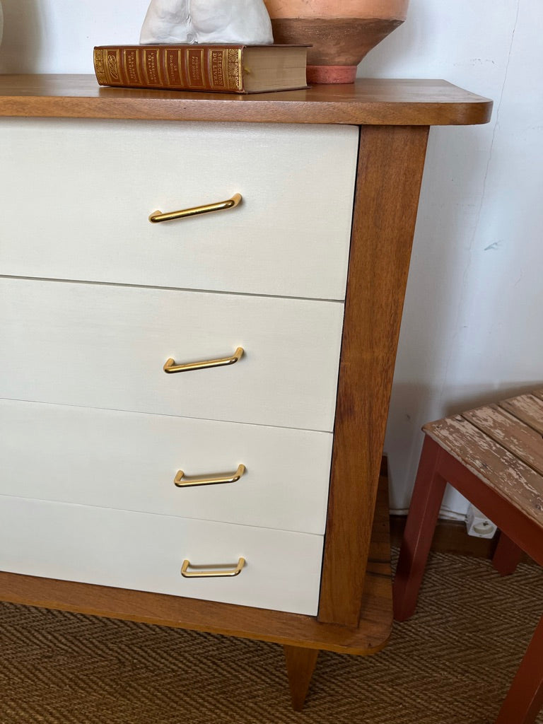 Commode vintage pieds fuseaux