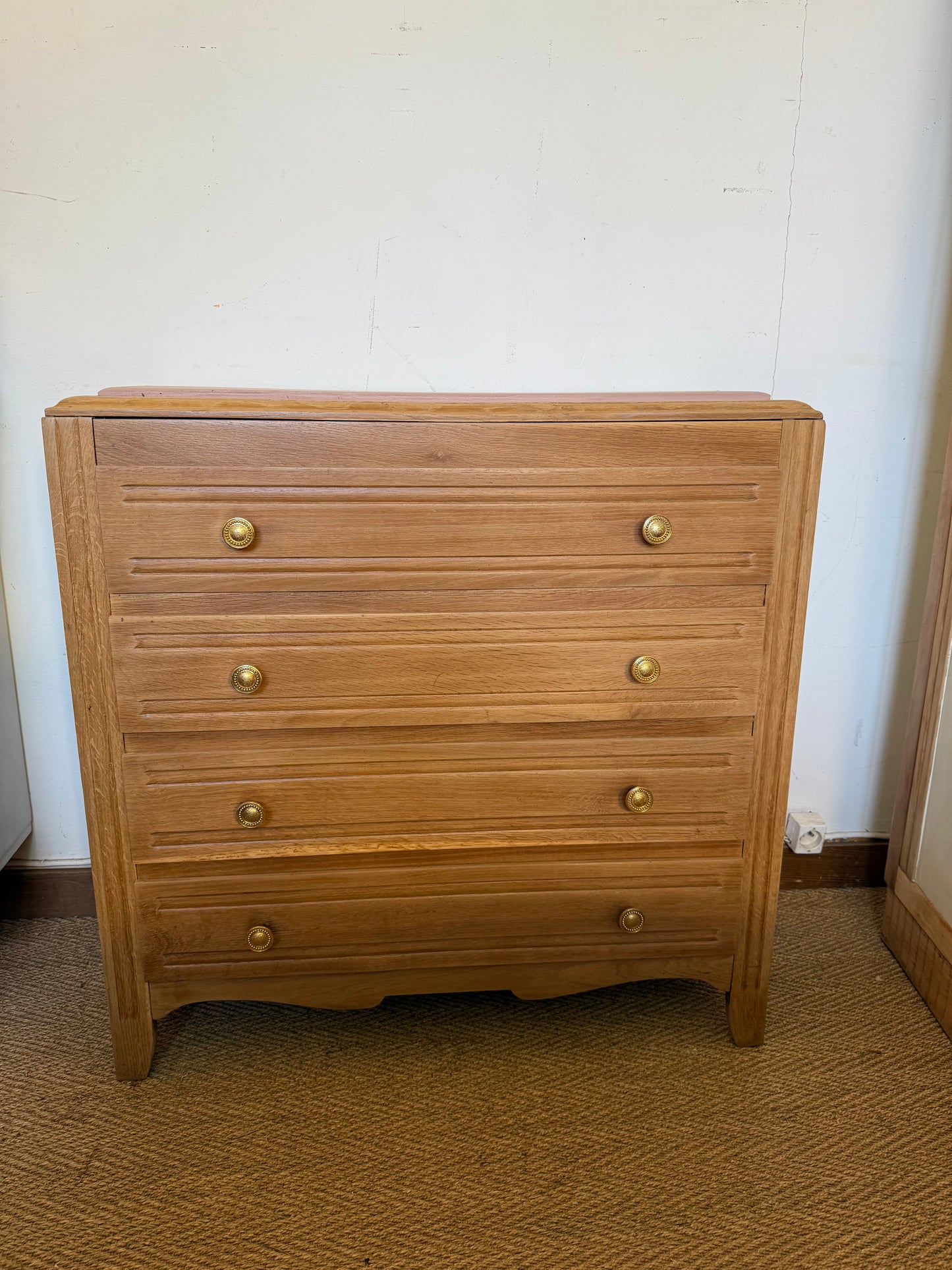 Commode vintage placage chêne et poignées dorées