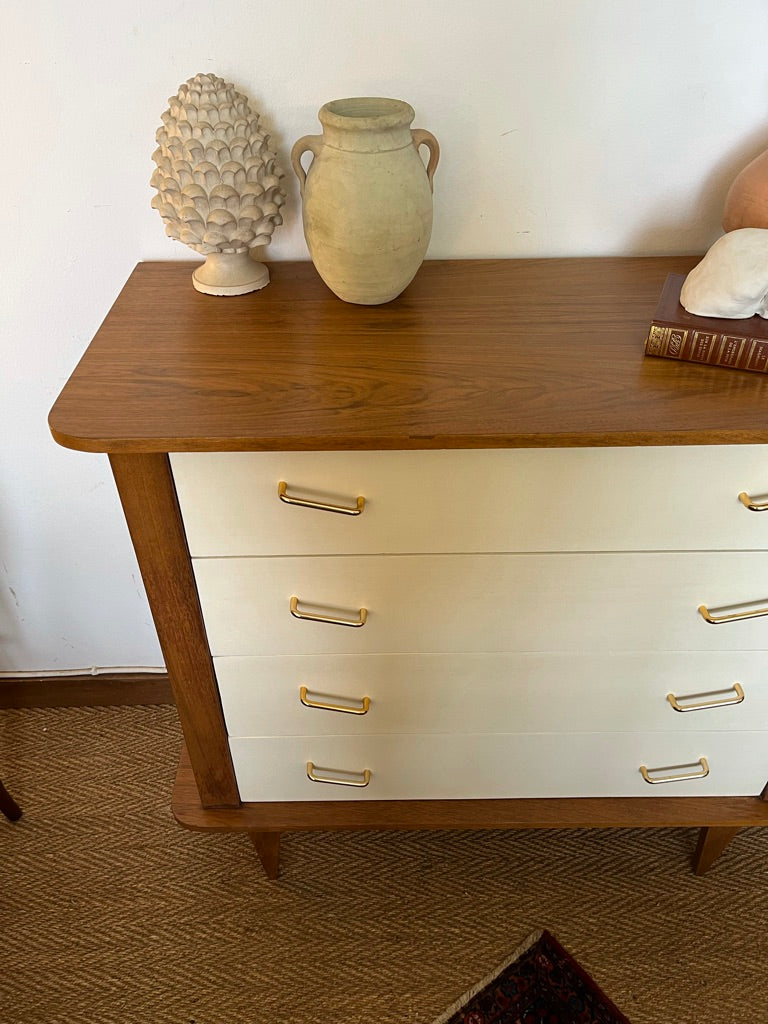 Commode vintage pieds fuseaux