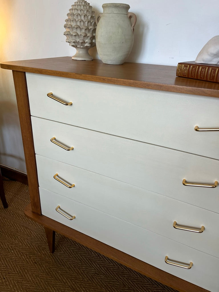 Commode vintage pieds fuseaux
