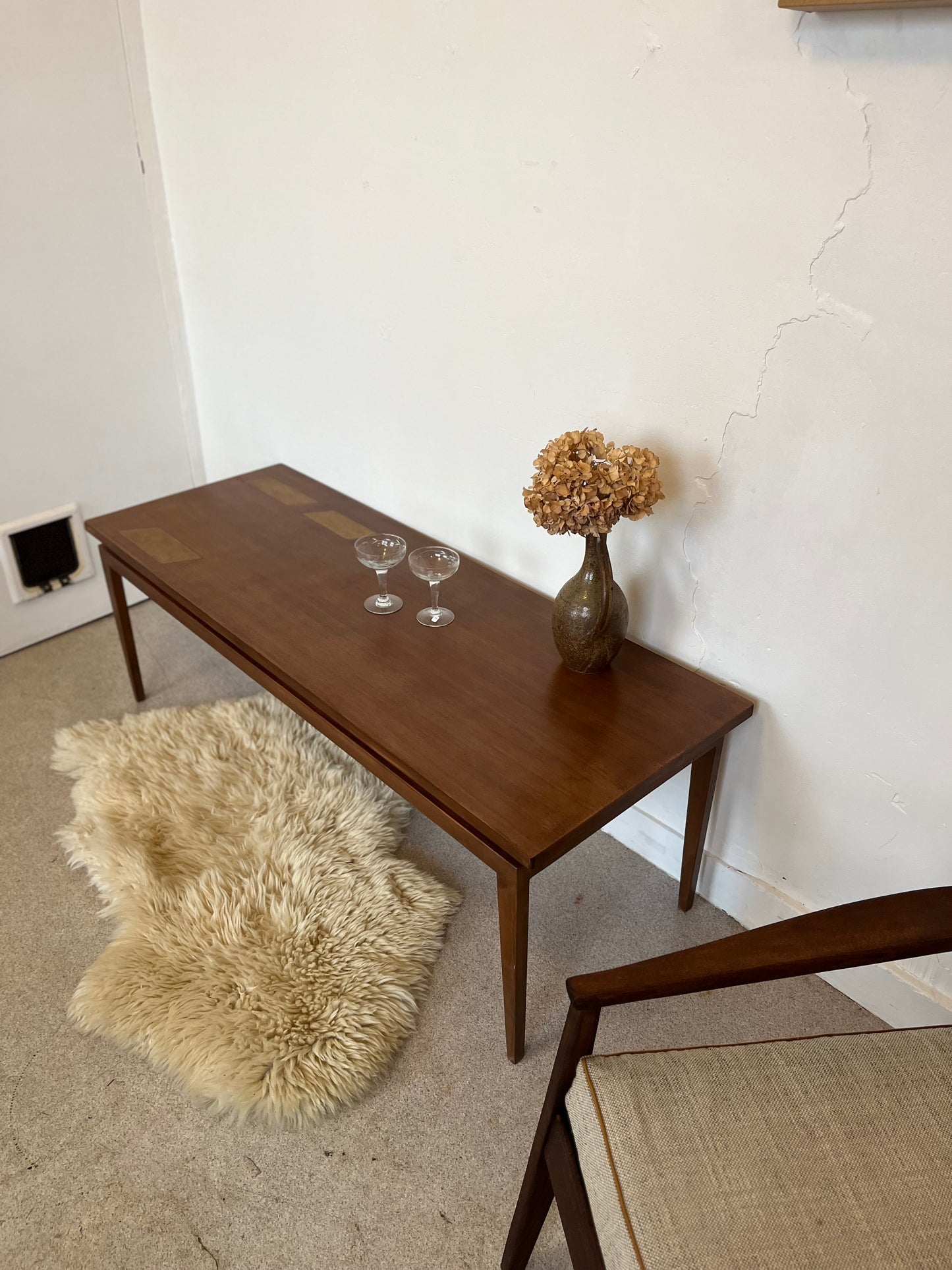 Table basse vintage pieds fuseaux dorure années 60