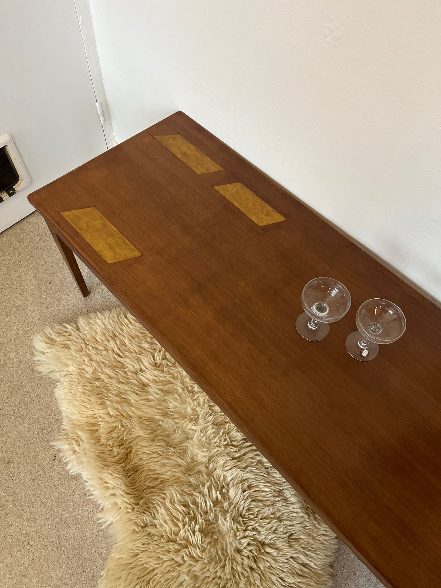 Table basse vintage pieds fuseaux dorure années 60