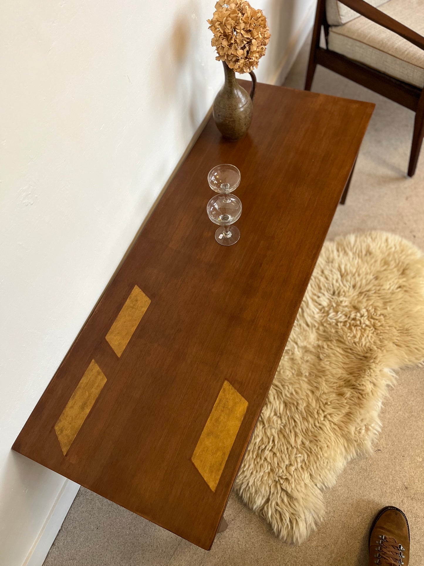 Table basse vintage pieds fuseaux dorure années 60
