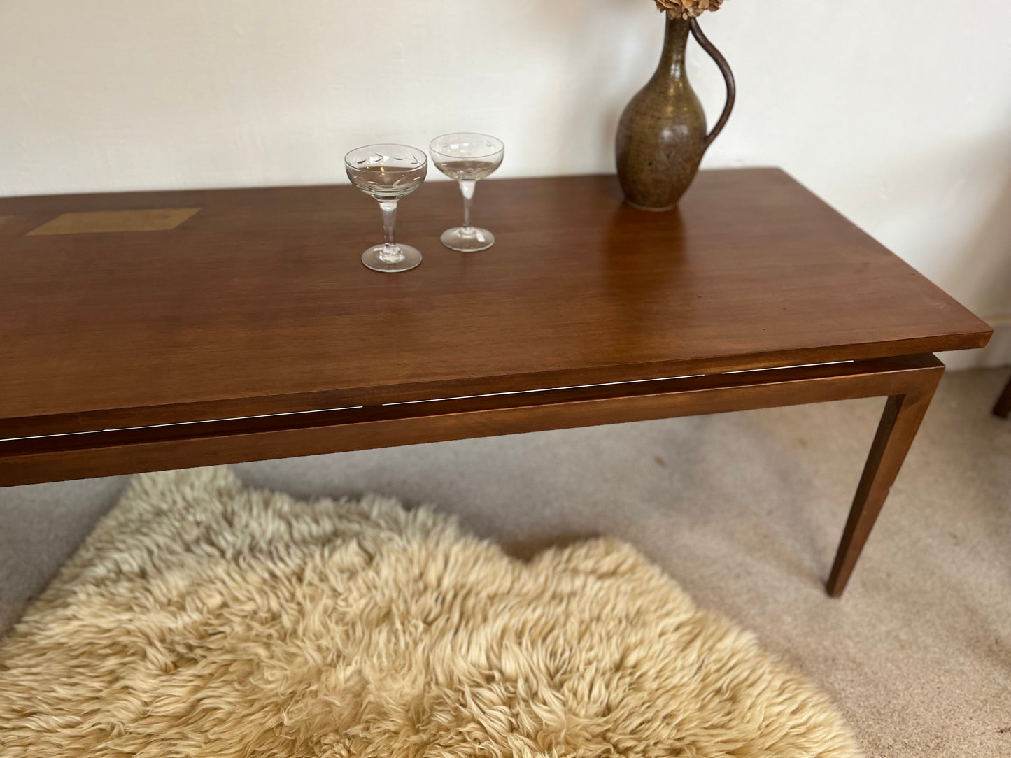 Table basse vintage pieds fuseaux dorure années 60