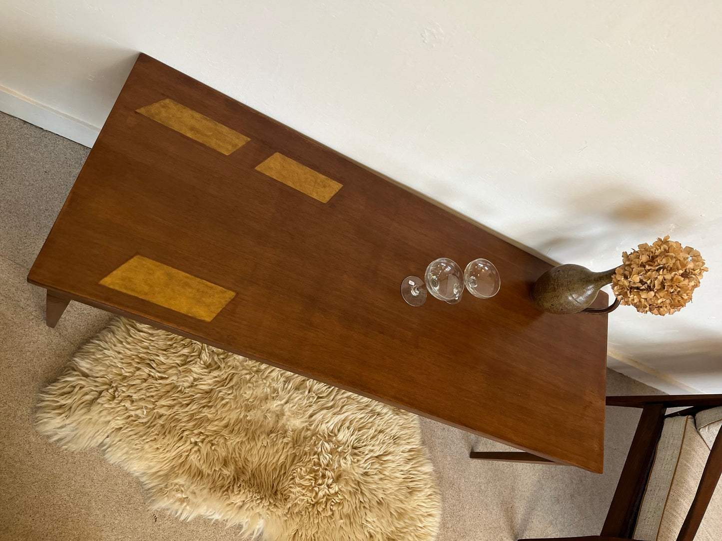 Table basse vintage pieds fuseaux dorure années 60