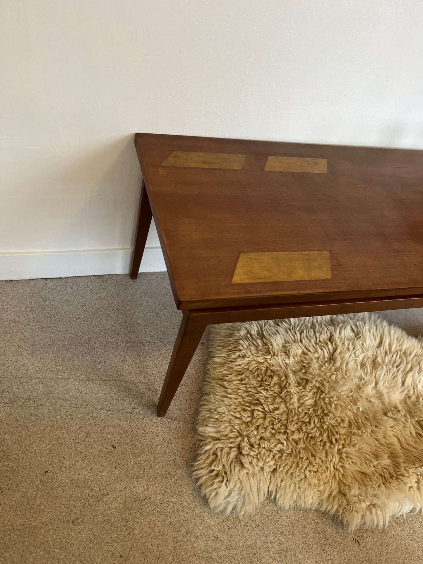 Table basse vintage pieds fuseaux dorure années 60