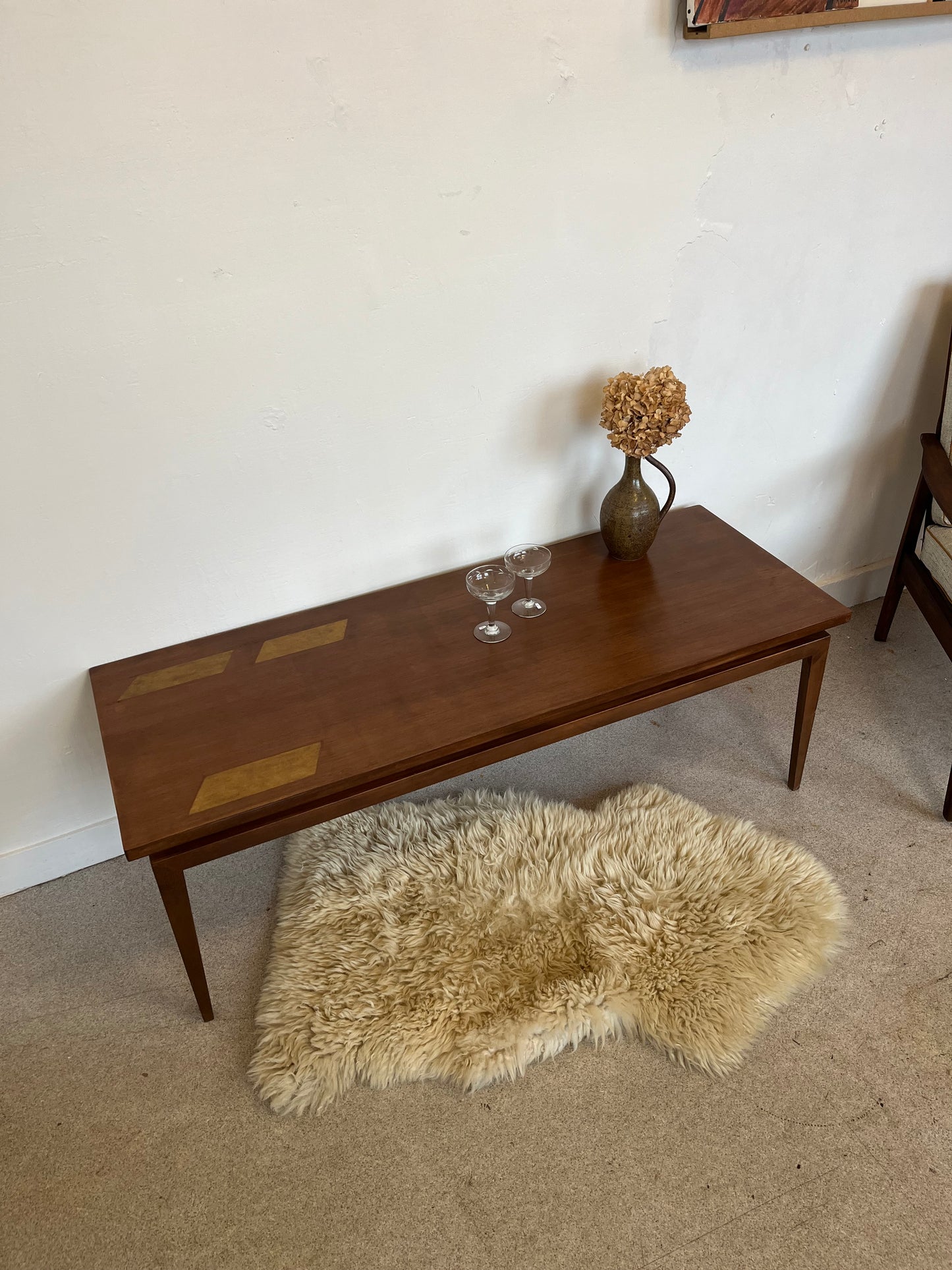 Table basse vintage pieds fuseaux dorure années 60