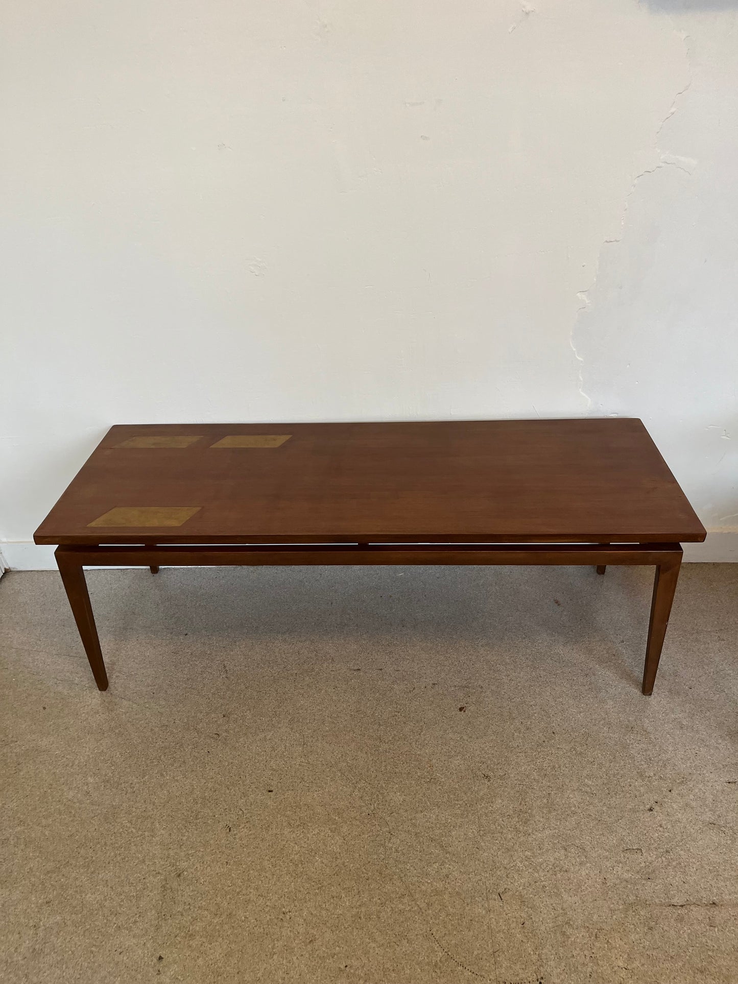 Table basse vintage pieds fuseaux dorure années 60