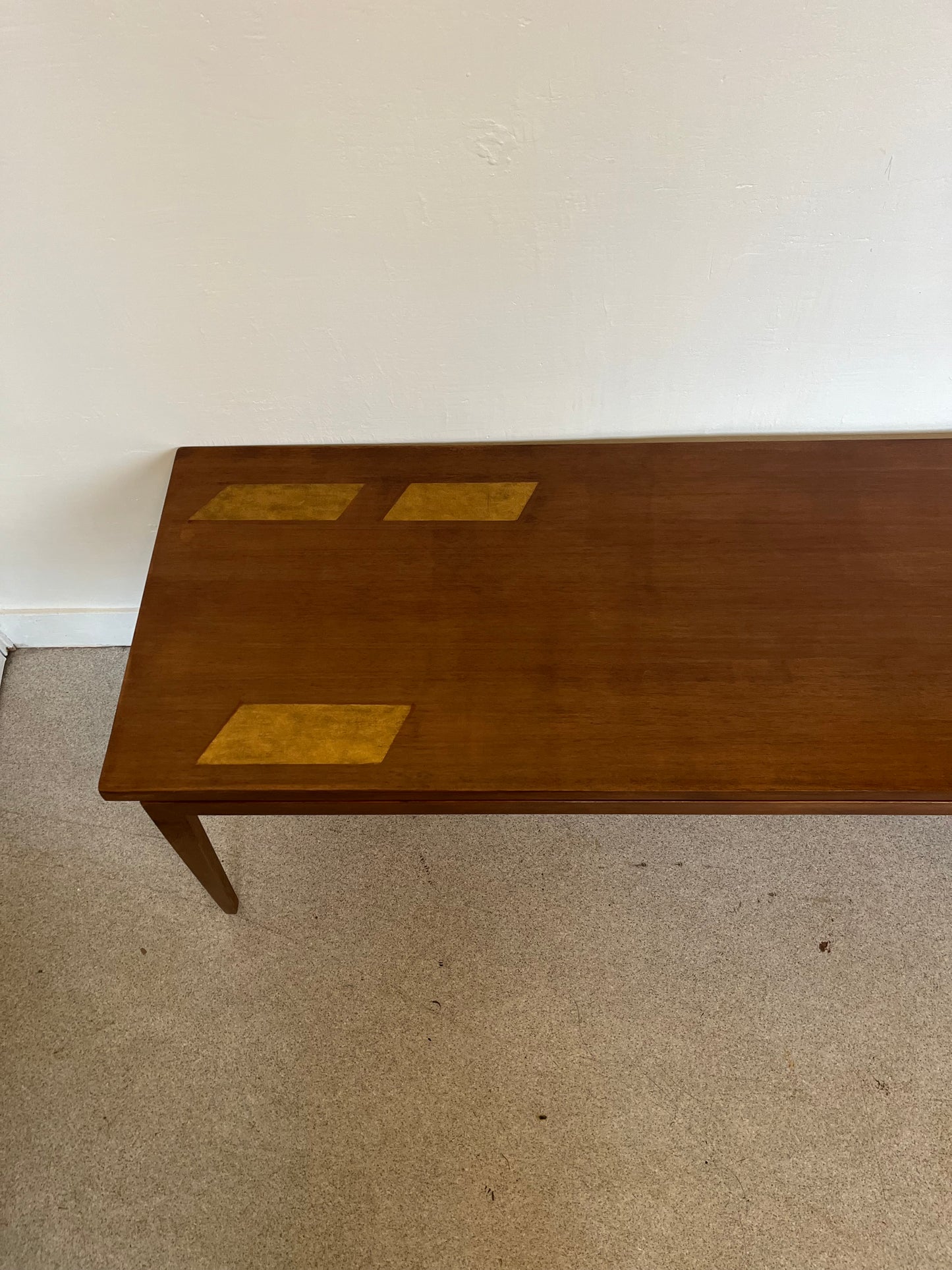 Table basse vintage pieds fuseaux dorure années 60