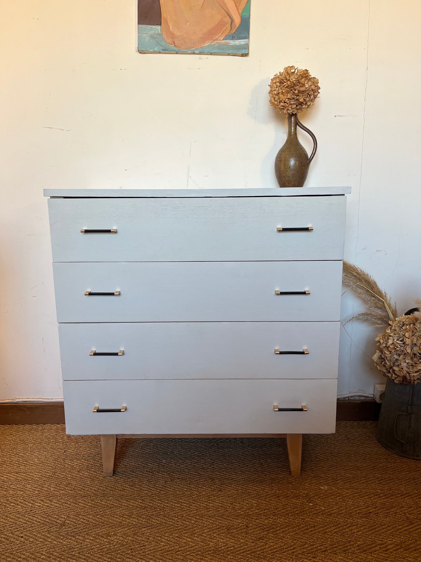 Commode vintage peinte en blanc pieds compas