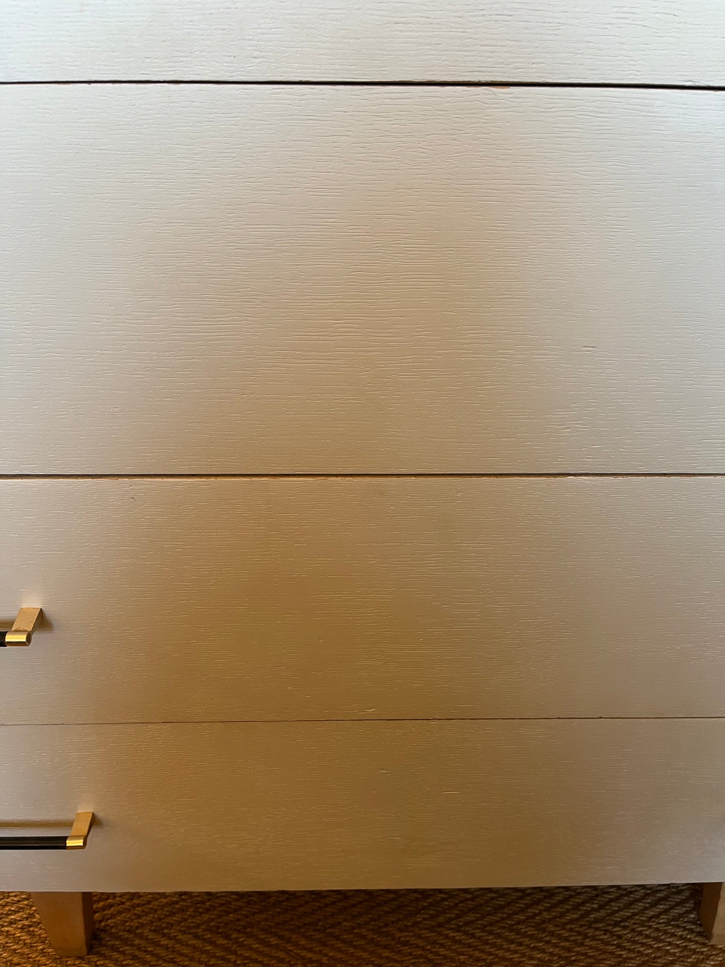 Commode vintage peinte en blanc pieds compas