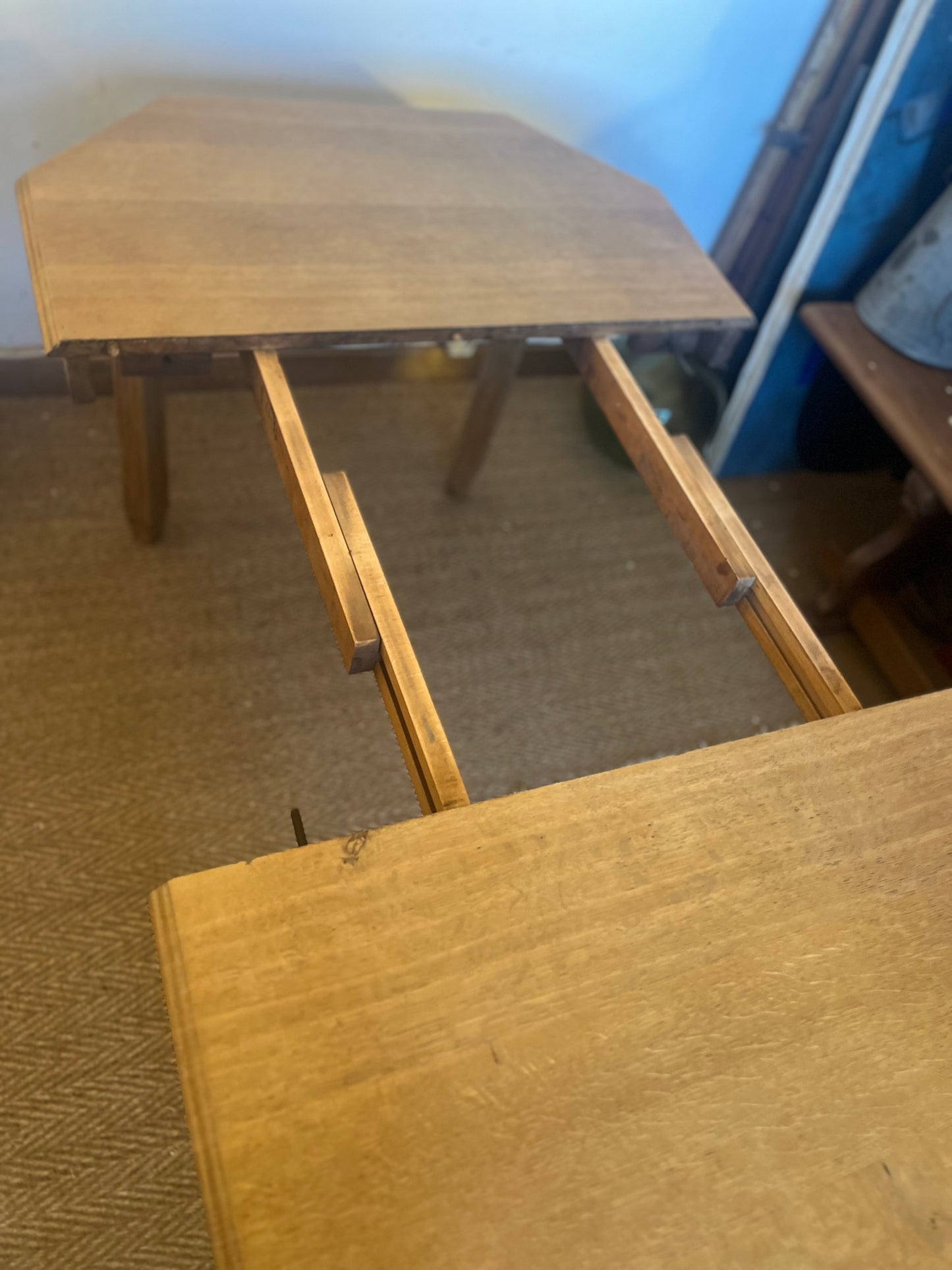 Table de salle à manger en bois art déco extensible (4/8 places)