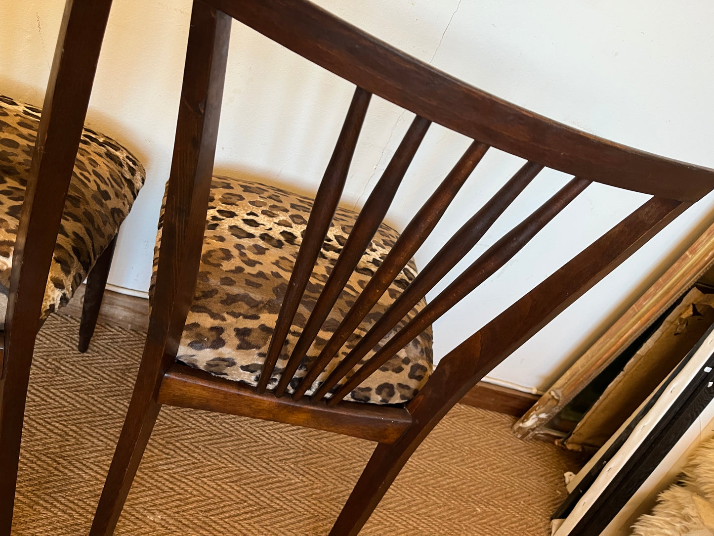 Paire de chaises vintage bois et léopard