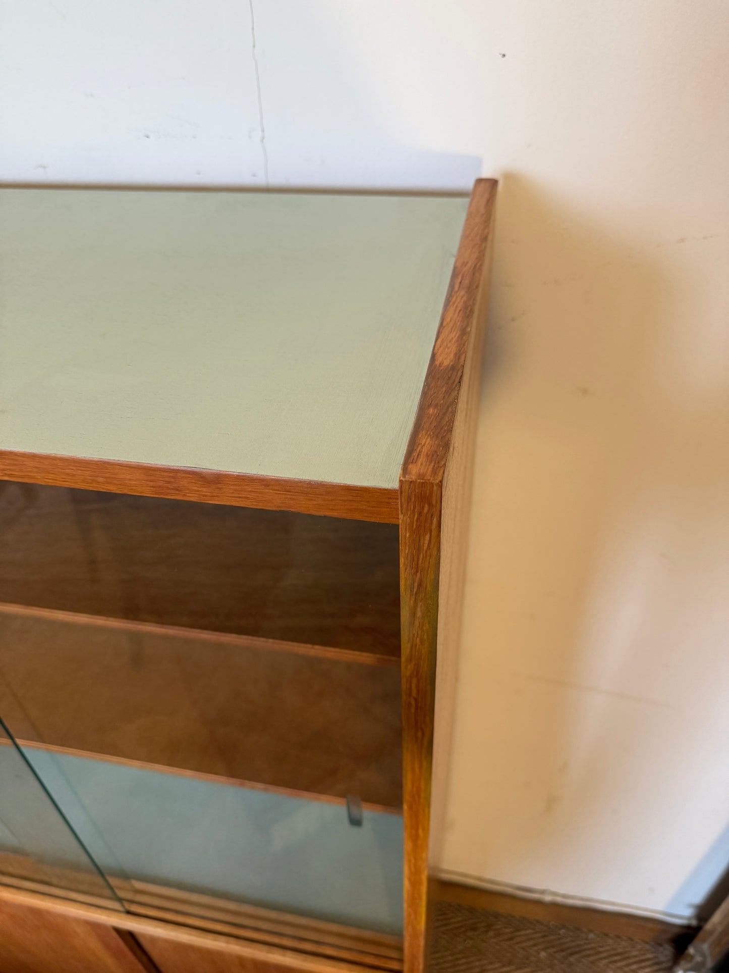 Vaisselier vitrine meuble de rangement vintage pieds compas placage teck