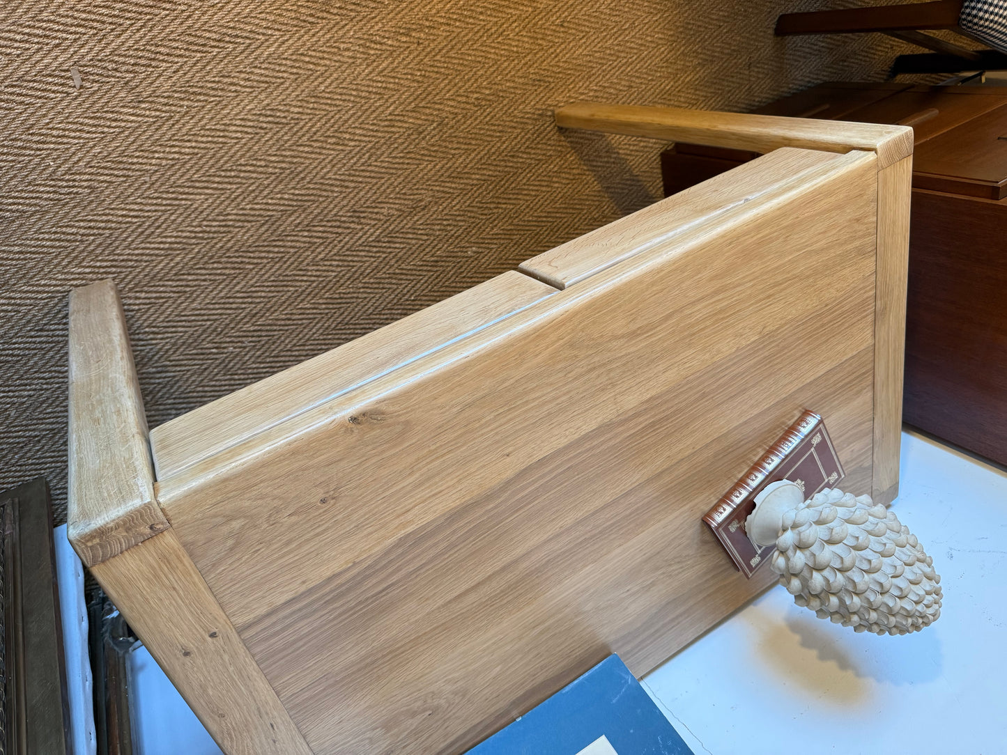 Bureau vintage en bois massif esprit Pierre Chapo