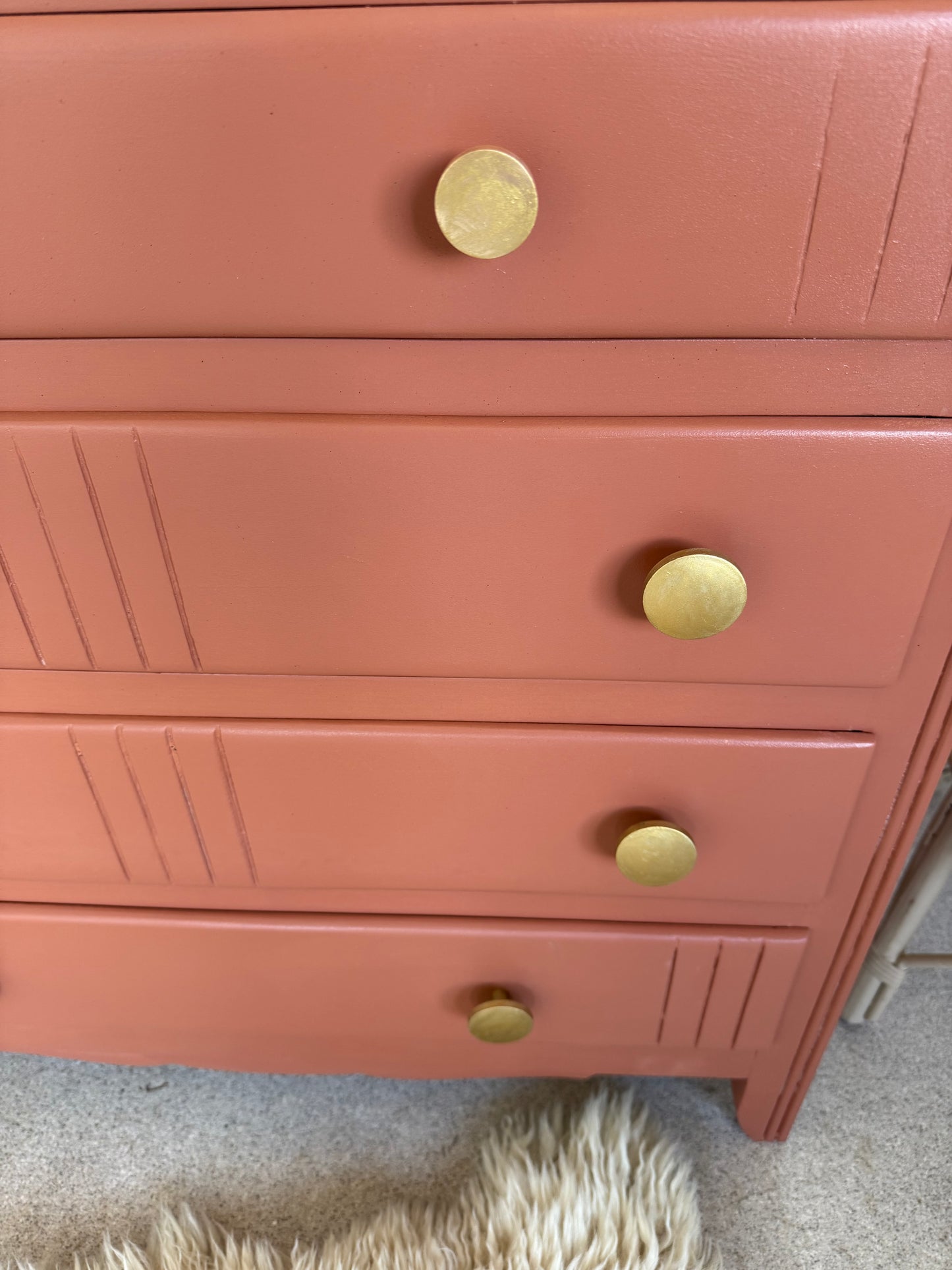 Commode vintage en bois terra cotta