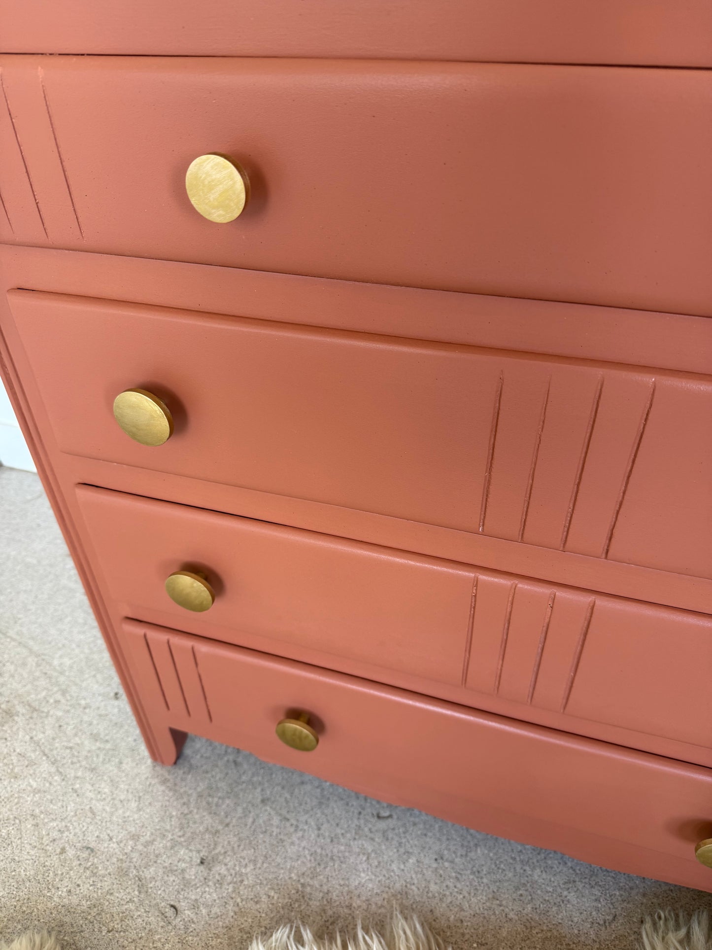 Commode vintage en bois terra cotta