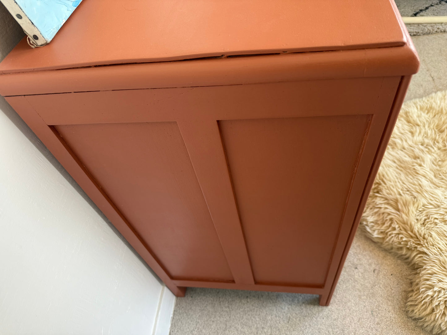 Commode vintage en bois terra cotta