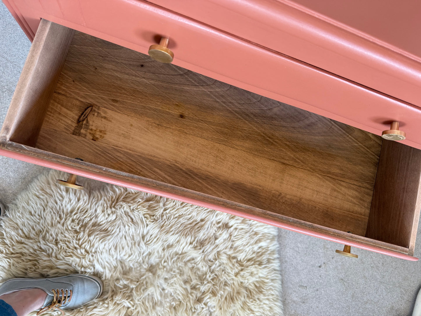 Commode vintage en bois terra cotta