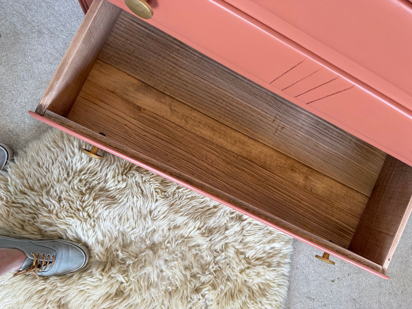Commode vintage en bois terra cotta