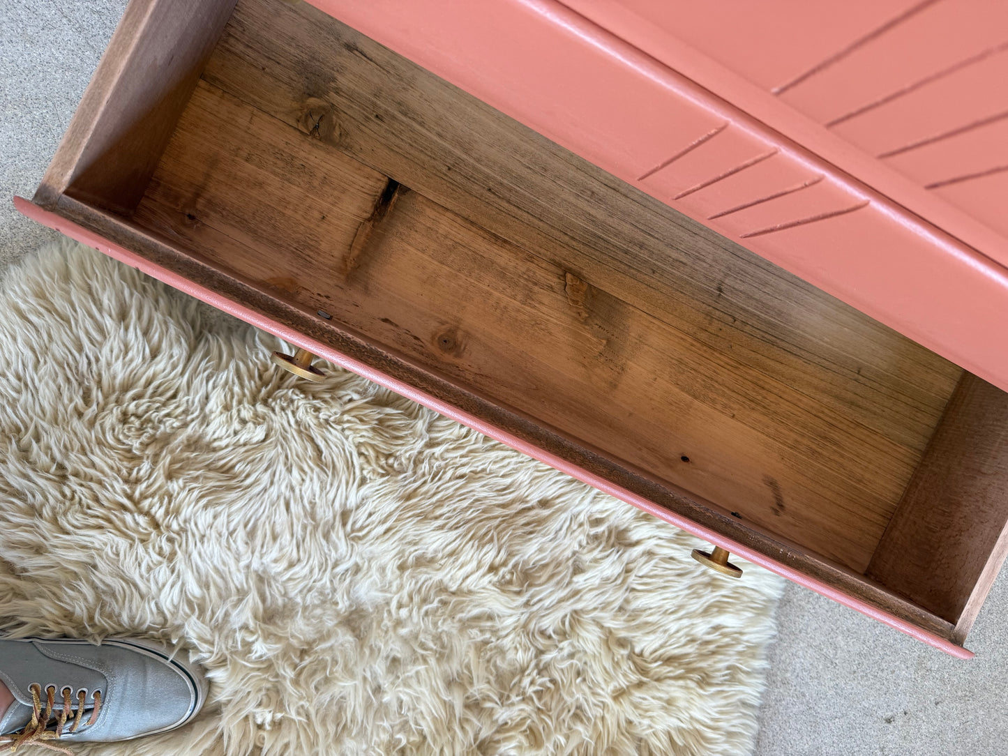Commode vintage en bois terra cotta