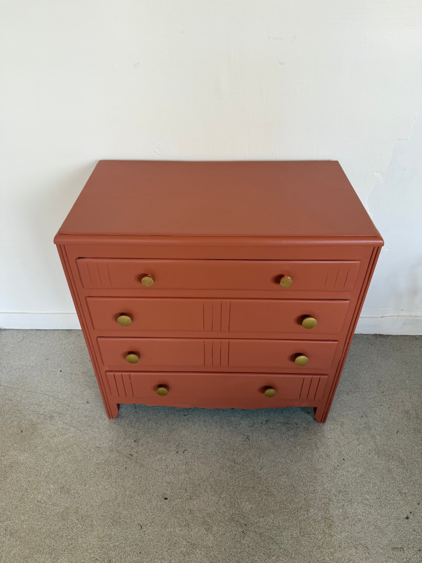 Commode vintage en bois terra cotta