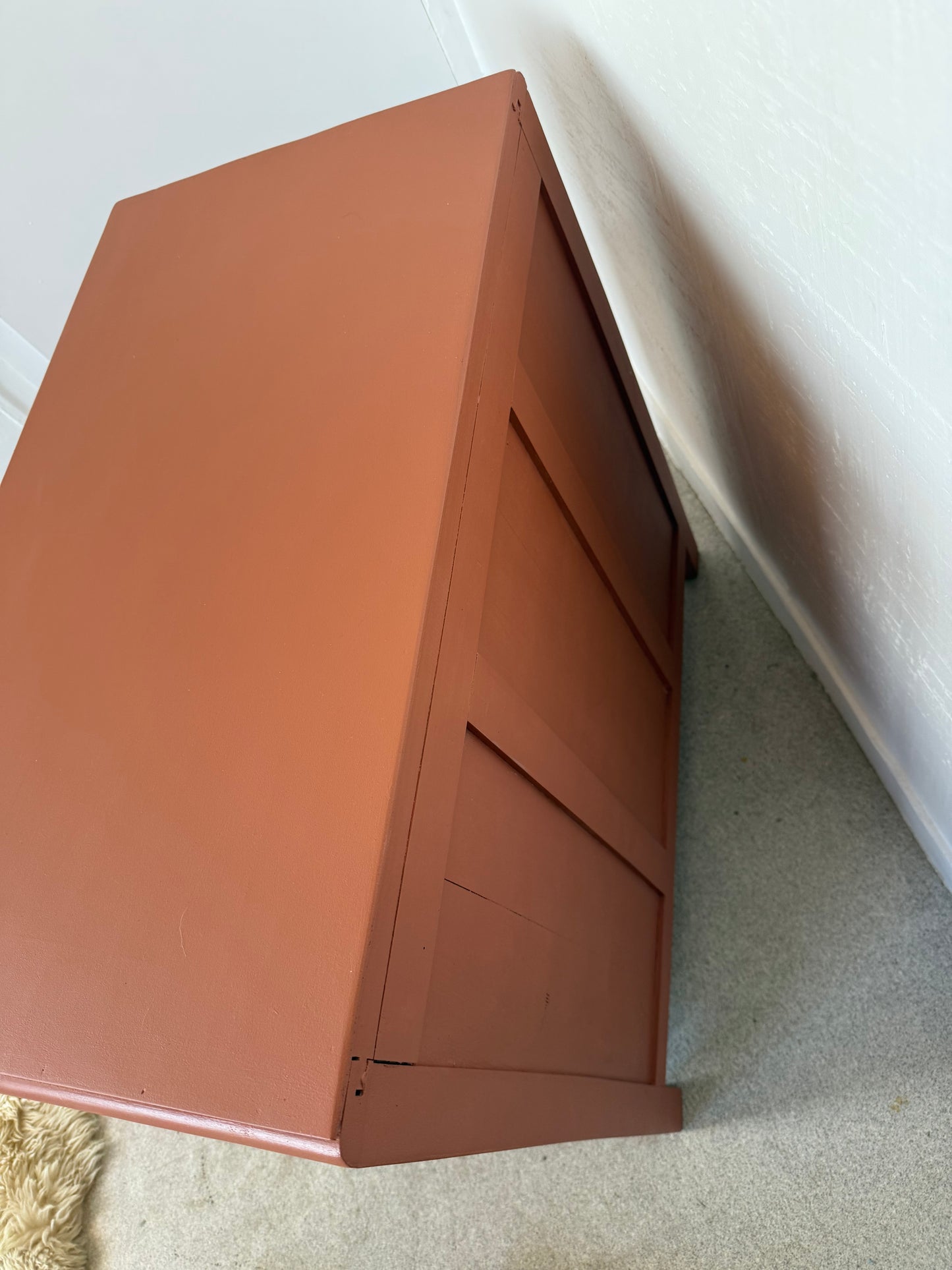 Commode vintage en bois terra cotta