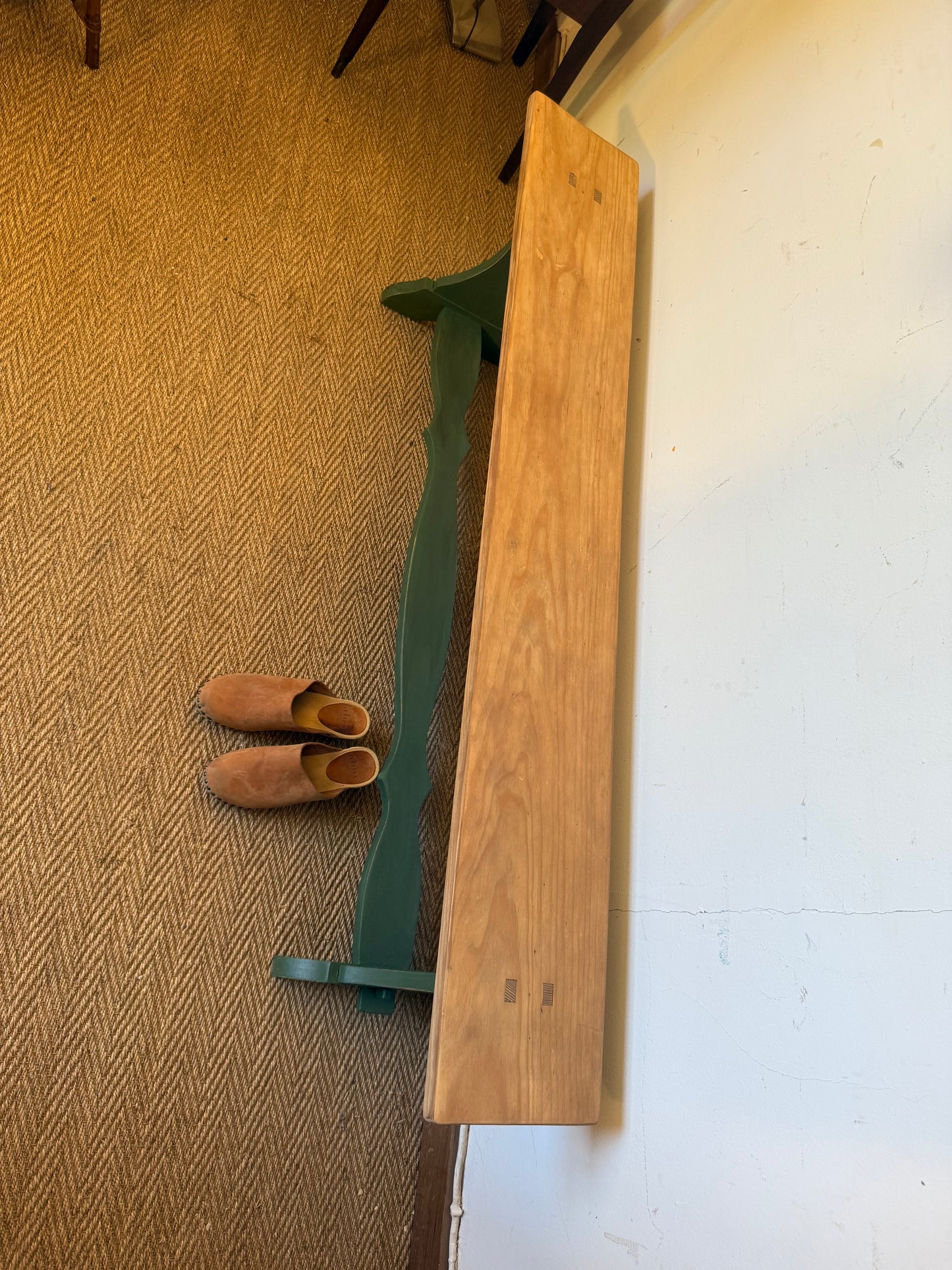 Banc de ferme vintage en bois patiné vert