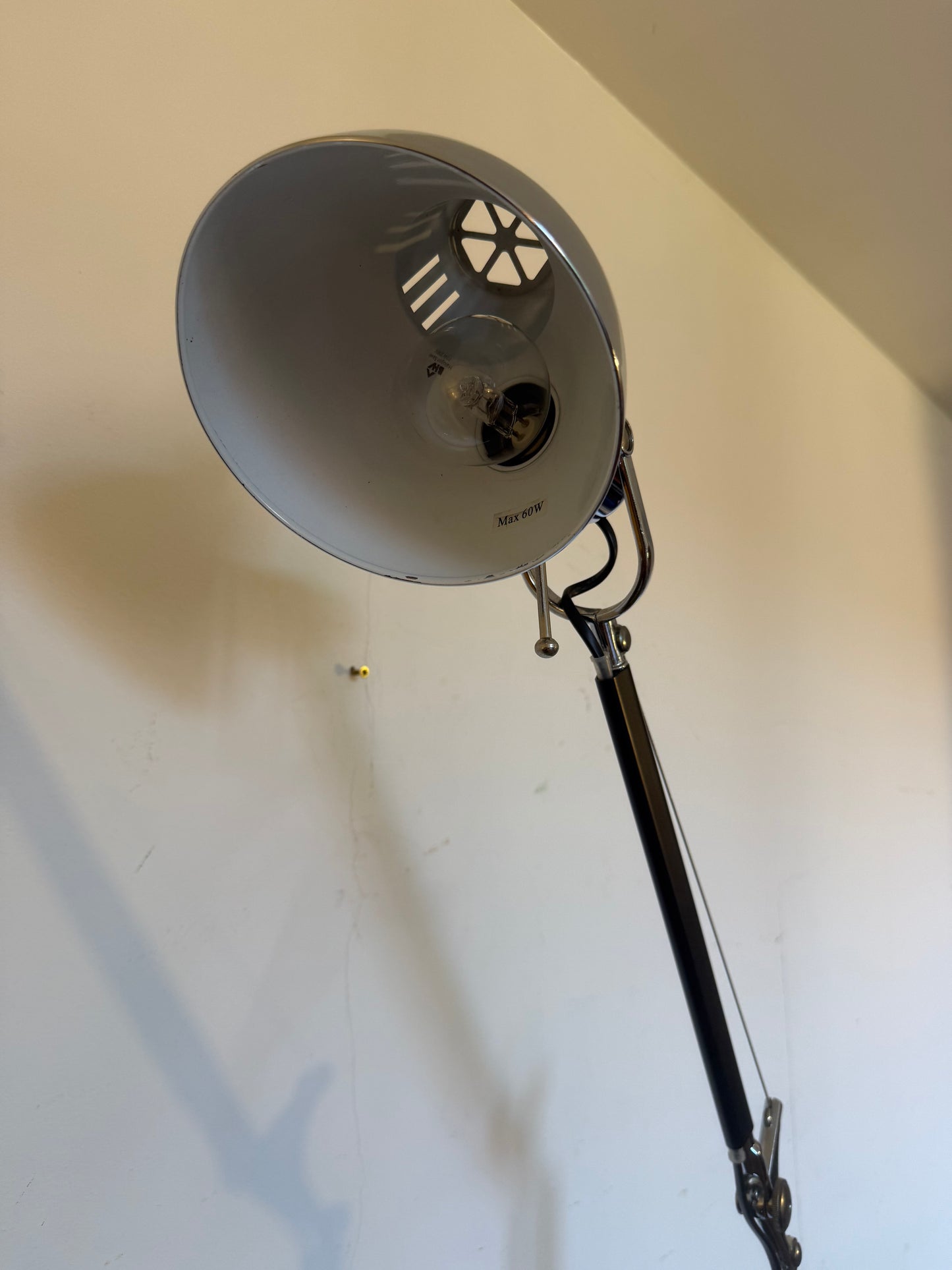 Lampadaire articulé chrome et métal noir