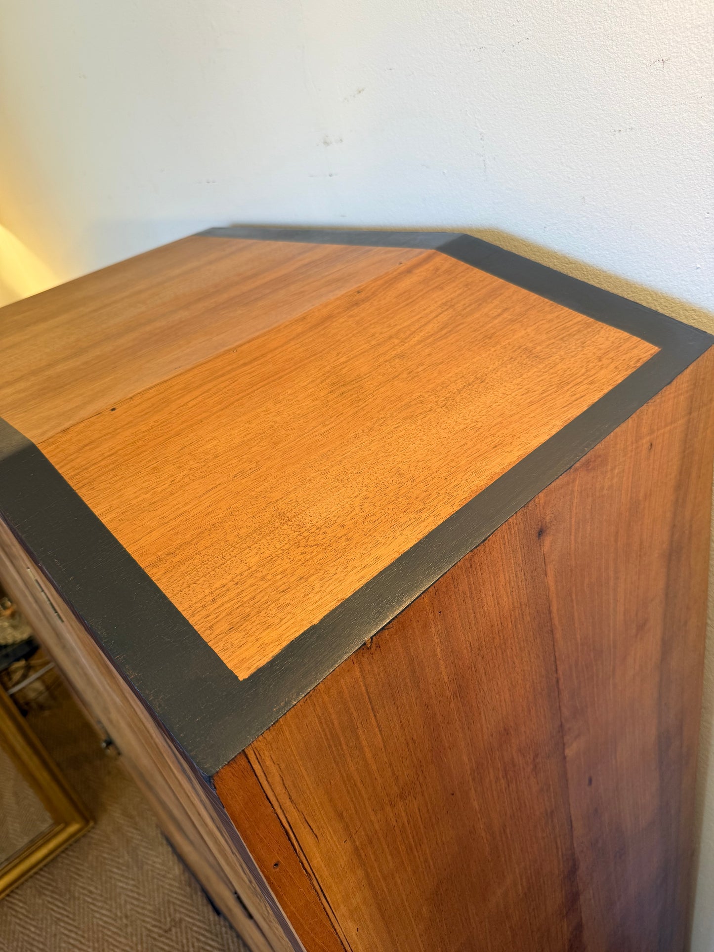 Meuble de rangement vintage art déco (vaisselier, armoire) en ronce de noyer