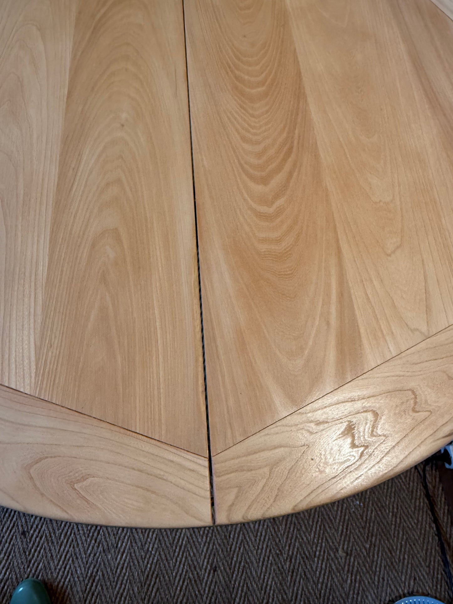 Table de salle à manger extensible en orme Maison Regain