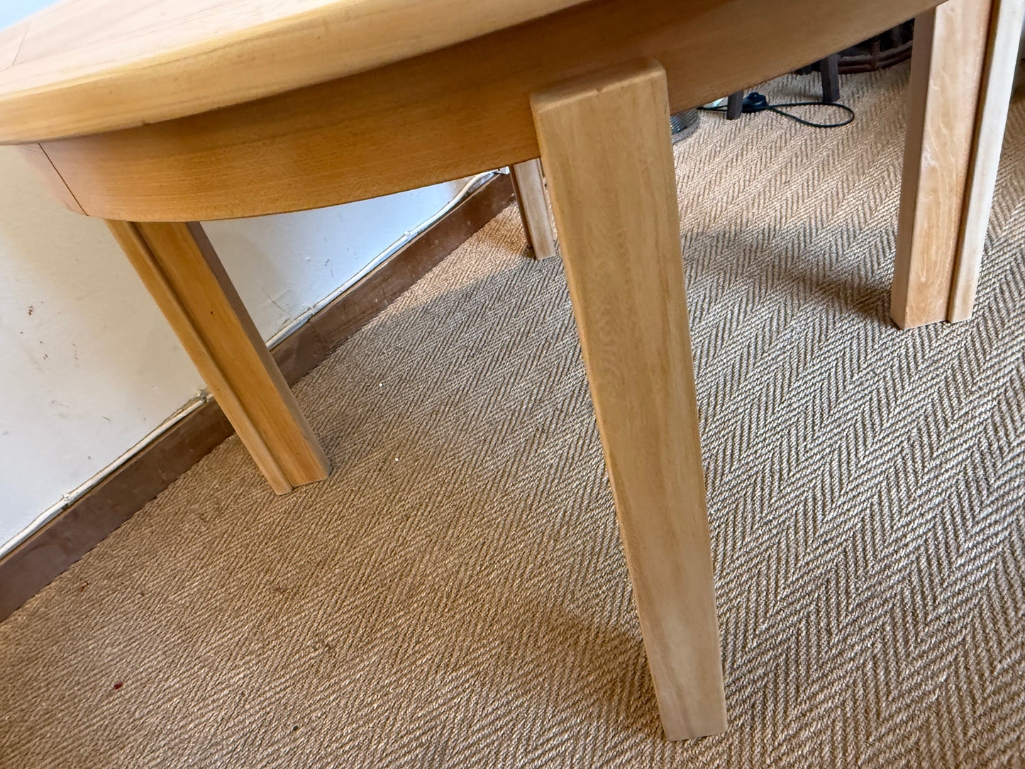 Table de salle à manger extensible en orme Maison Regain