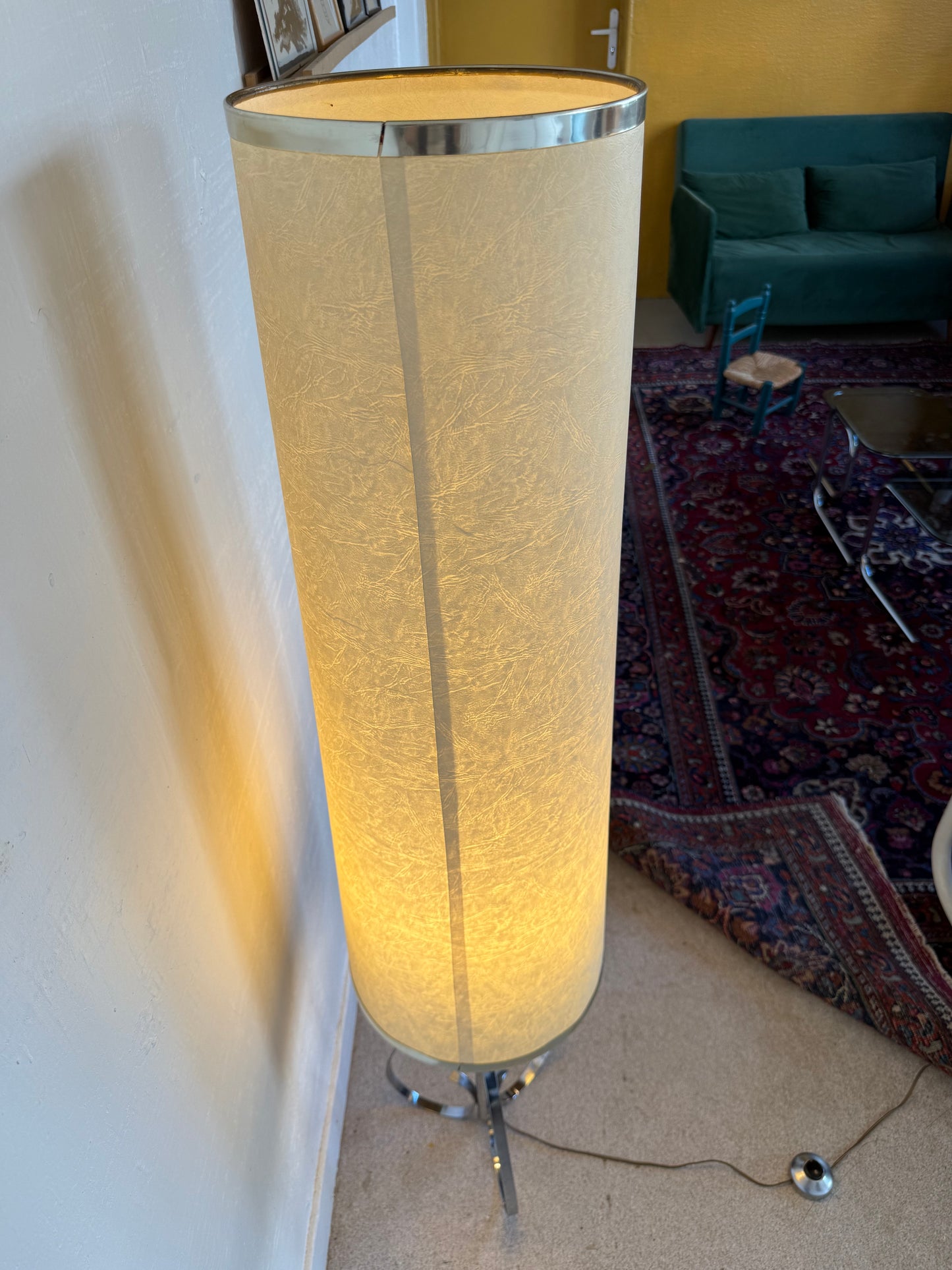 Lampe / lampadaire vintage en chrome avec son abat jour liseré métal