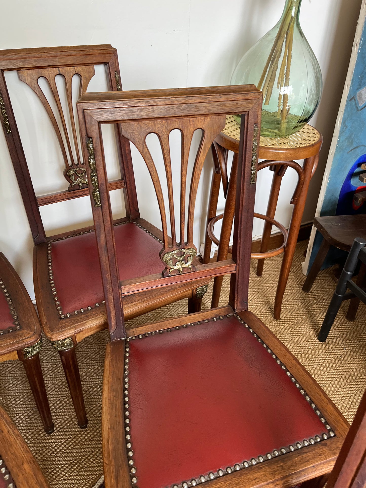Chaises vintage bois et similicuir rouge