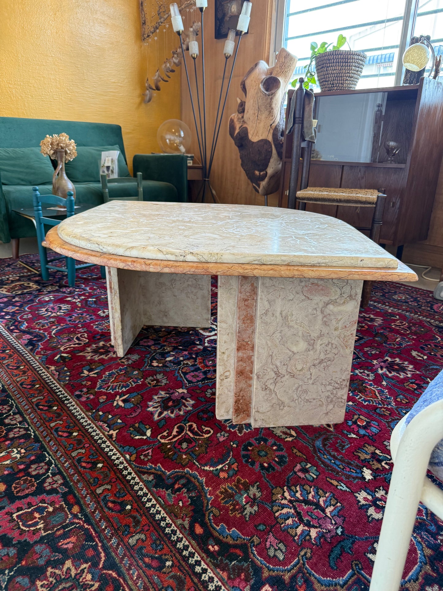 Table basse en marbre vintage forme de goutte
