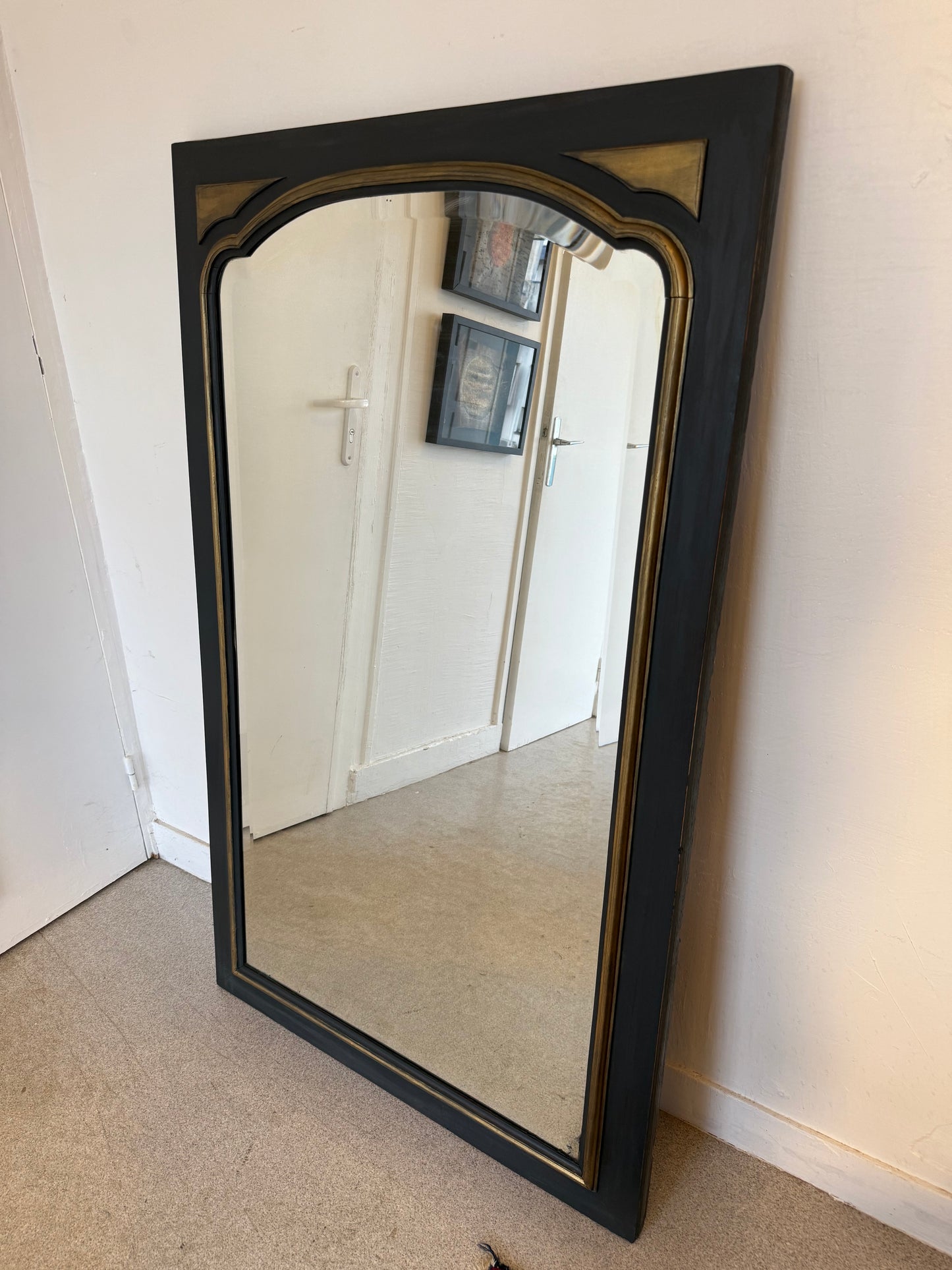 Miroir vintage glace biseautée en bois noir et doré