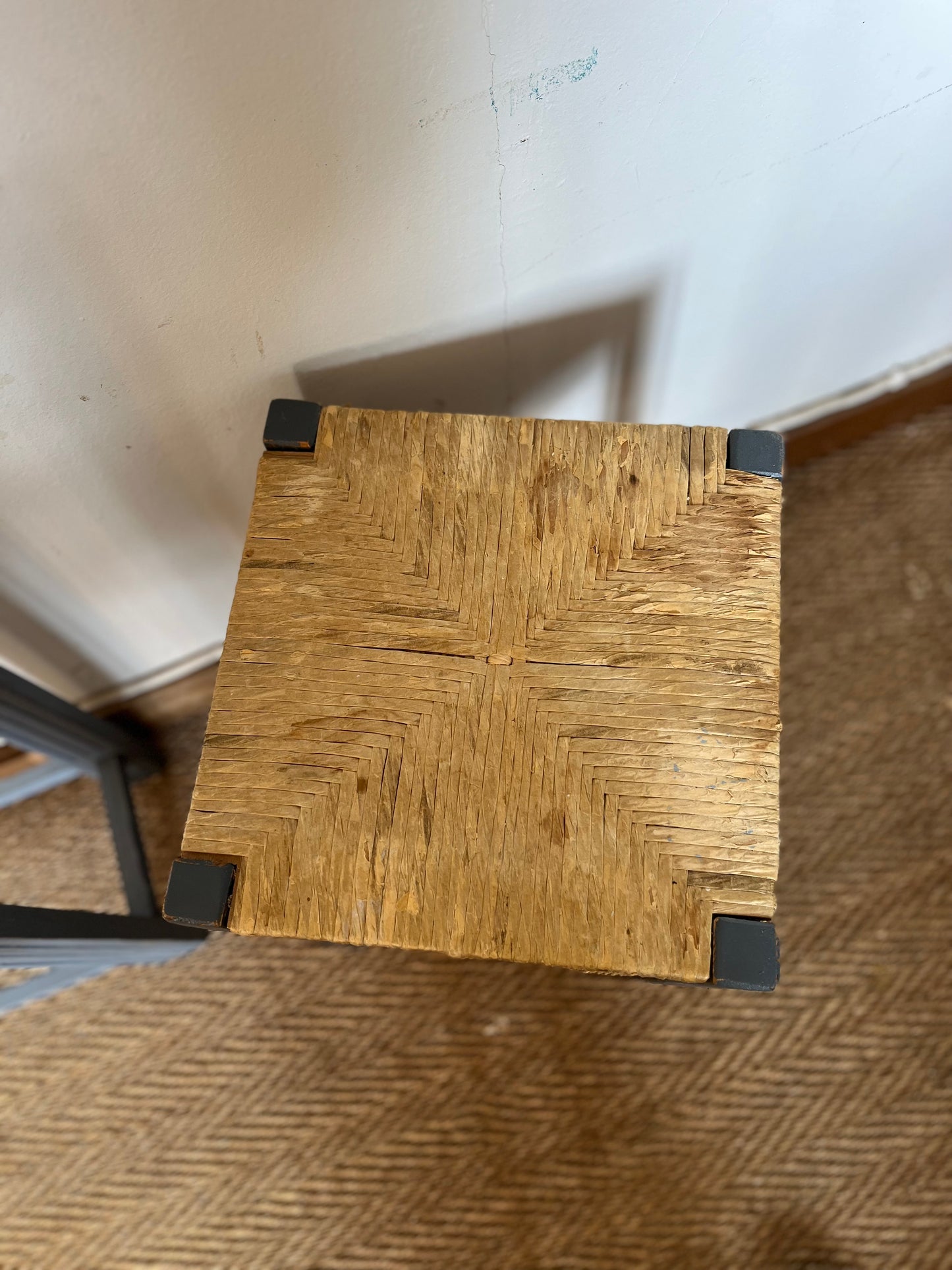 Tabouret bois et paille patiné gris
