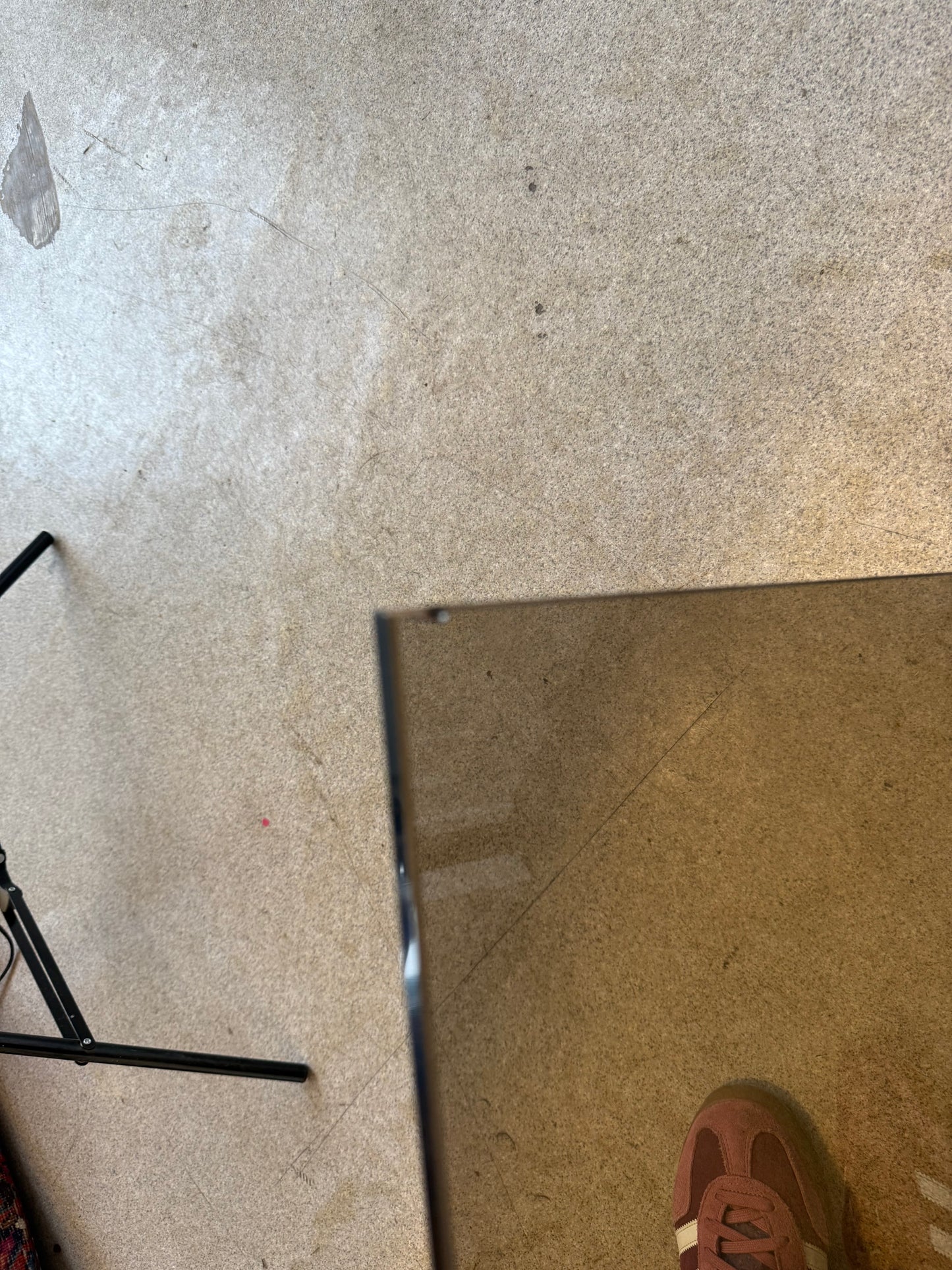 Table basse vintage laiton doré et verre fumé