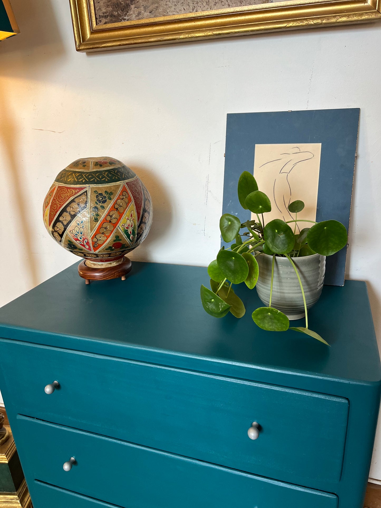 Lampe globe en peau peinte à la main