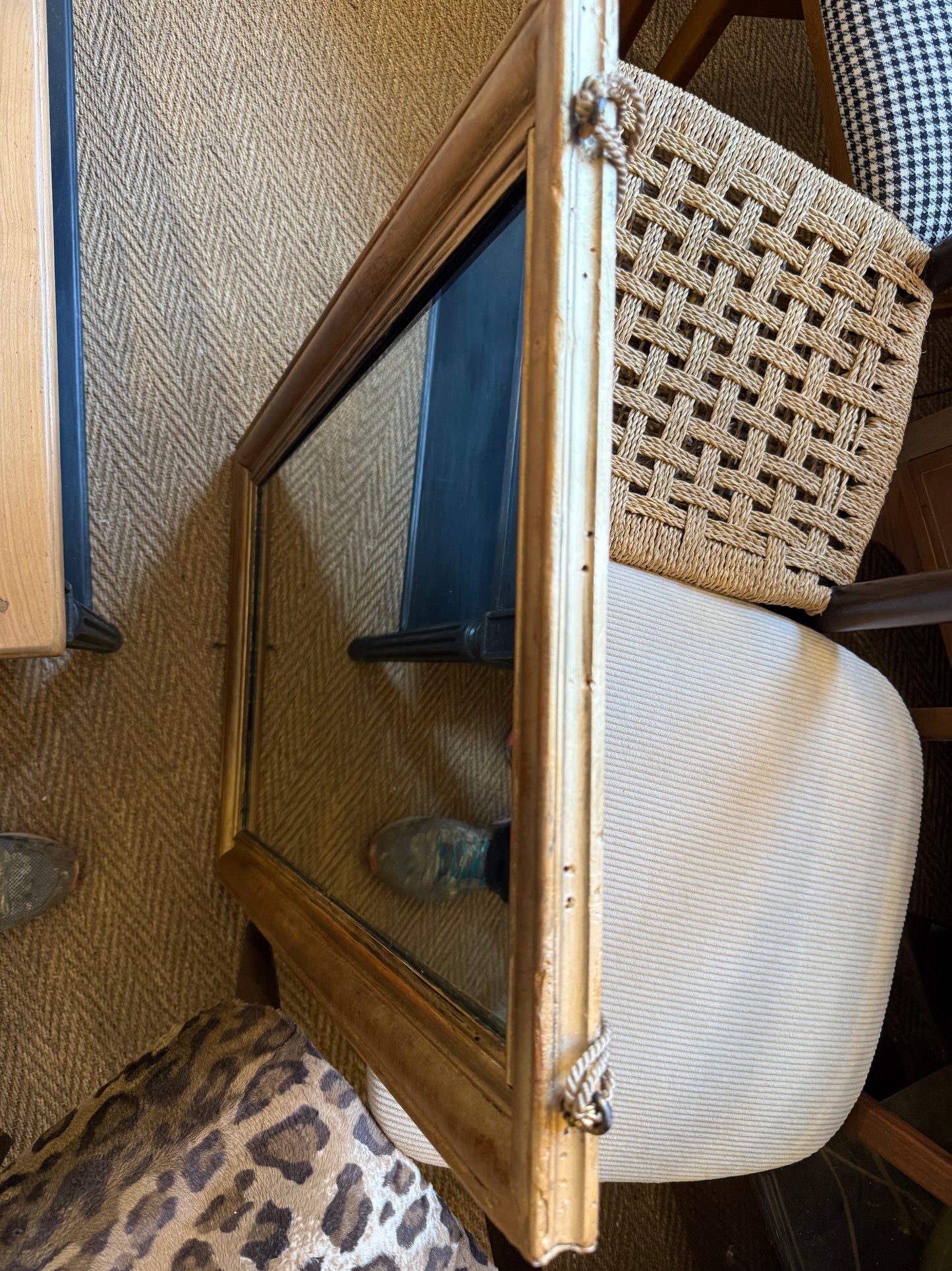 Miroir ancien en bois rectangulaire doré