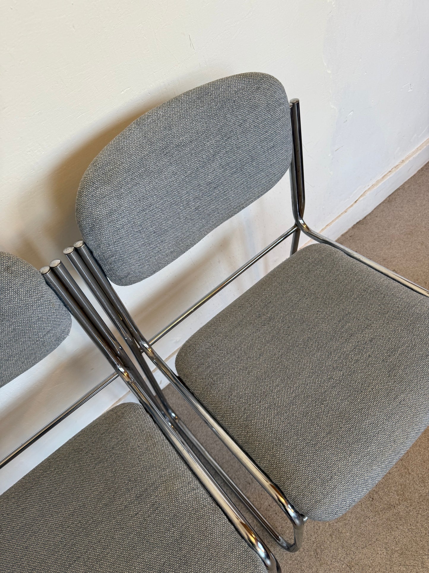 Paire de chaises vintage chrome et tissu tweed bleu clair