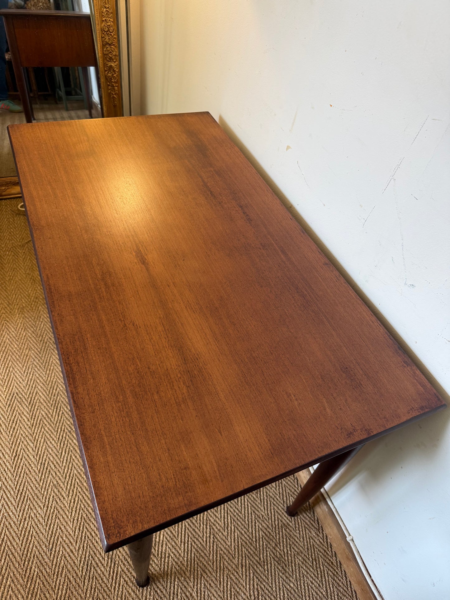 Bureau vintage style scandinave pieds fuselés
