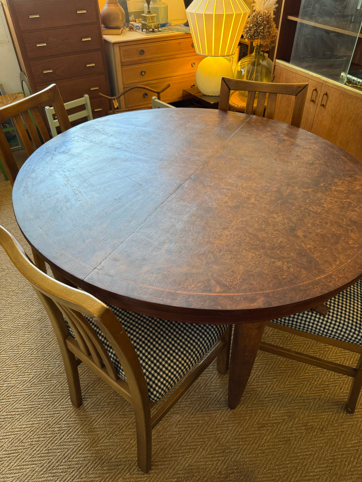 Table à manger ovale extensible en bois et placage en loupe de noyer