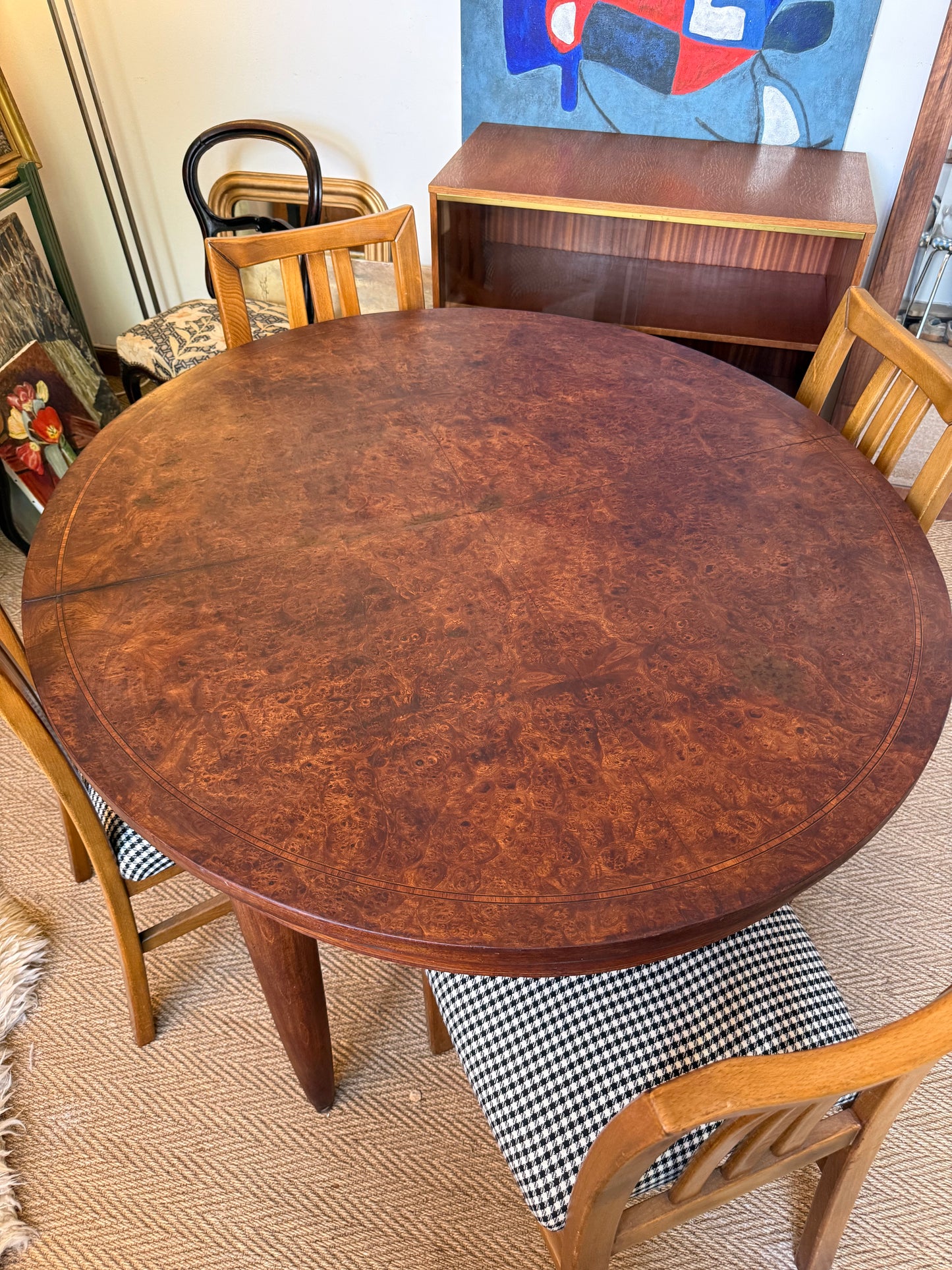 Table à manger ovale extensible en bois et placage en loupe de noyer