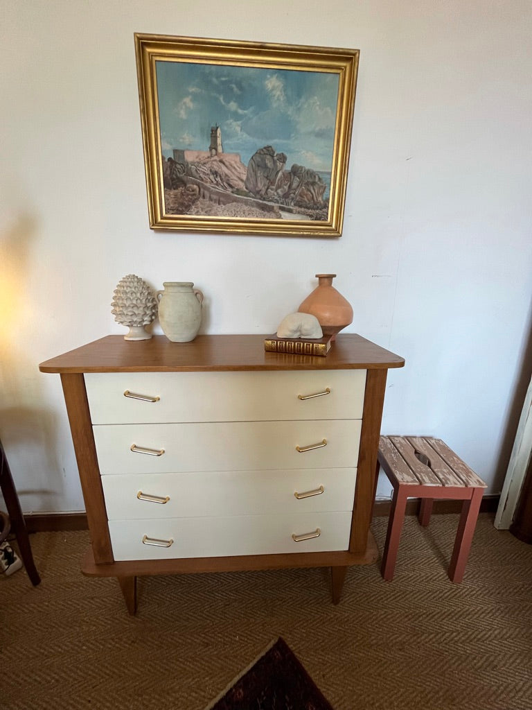 Commode vintage pieds fuseaux