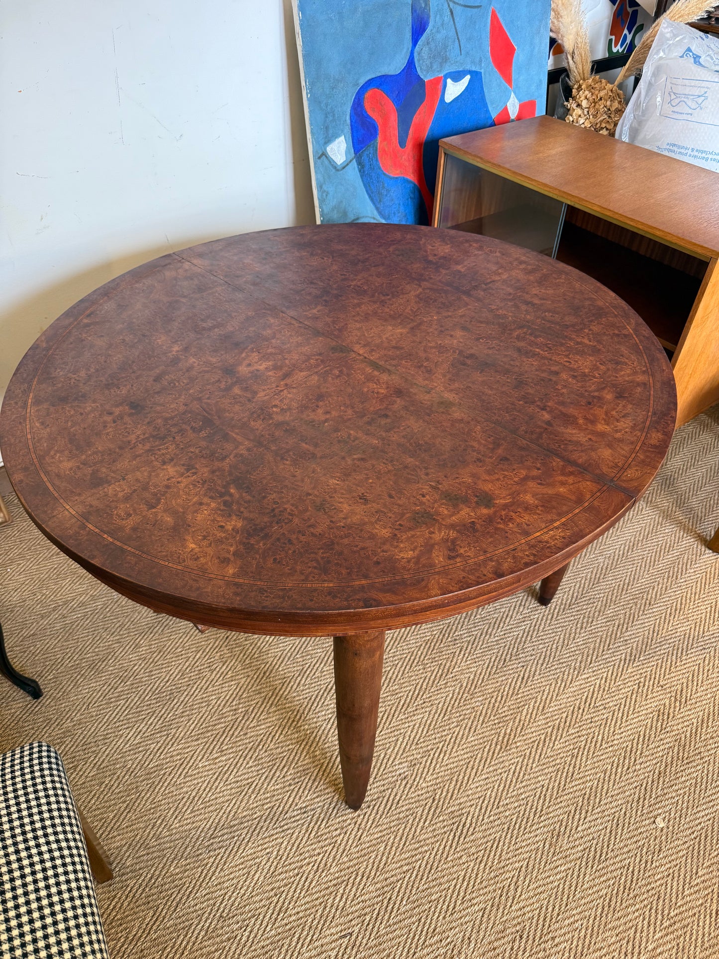 Table à manger ovale extensible en bois et placage en loupe de noyer