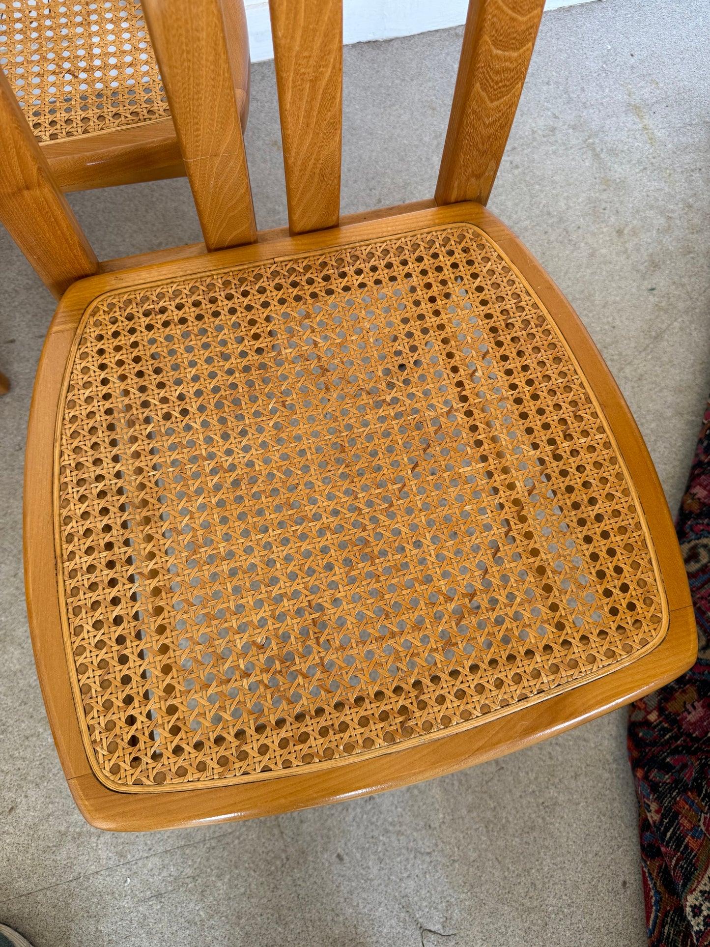 Lot de 4 chaises vintage en orme massif et cannage
