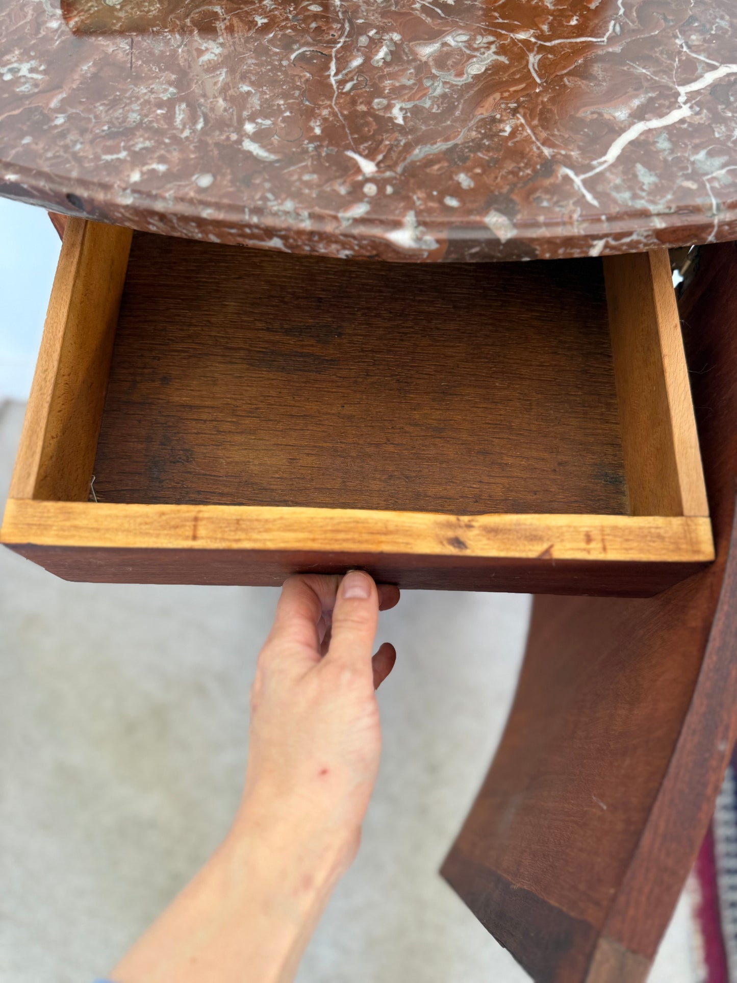 Meuble de chevet / appoint style Louis XVI marqueterie et loupe