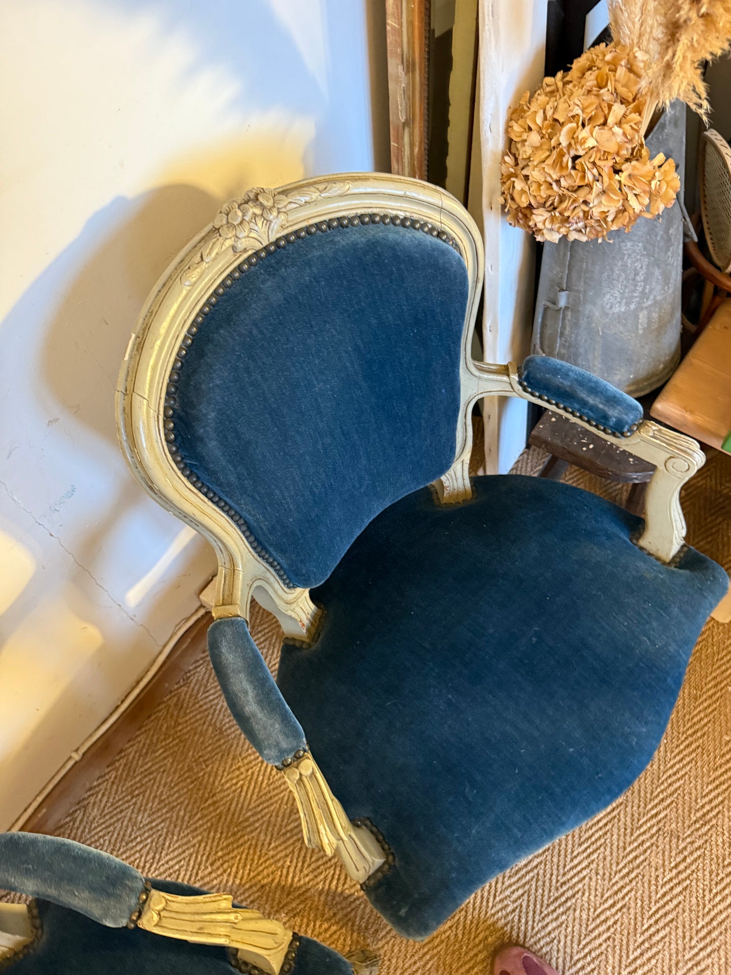 Paire de fauteuils cabriolet style Louis XV