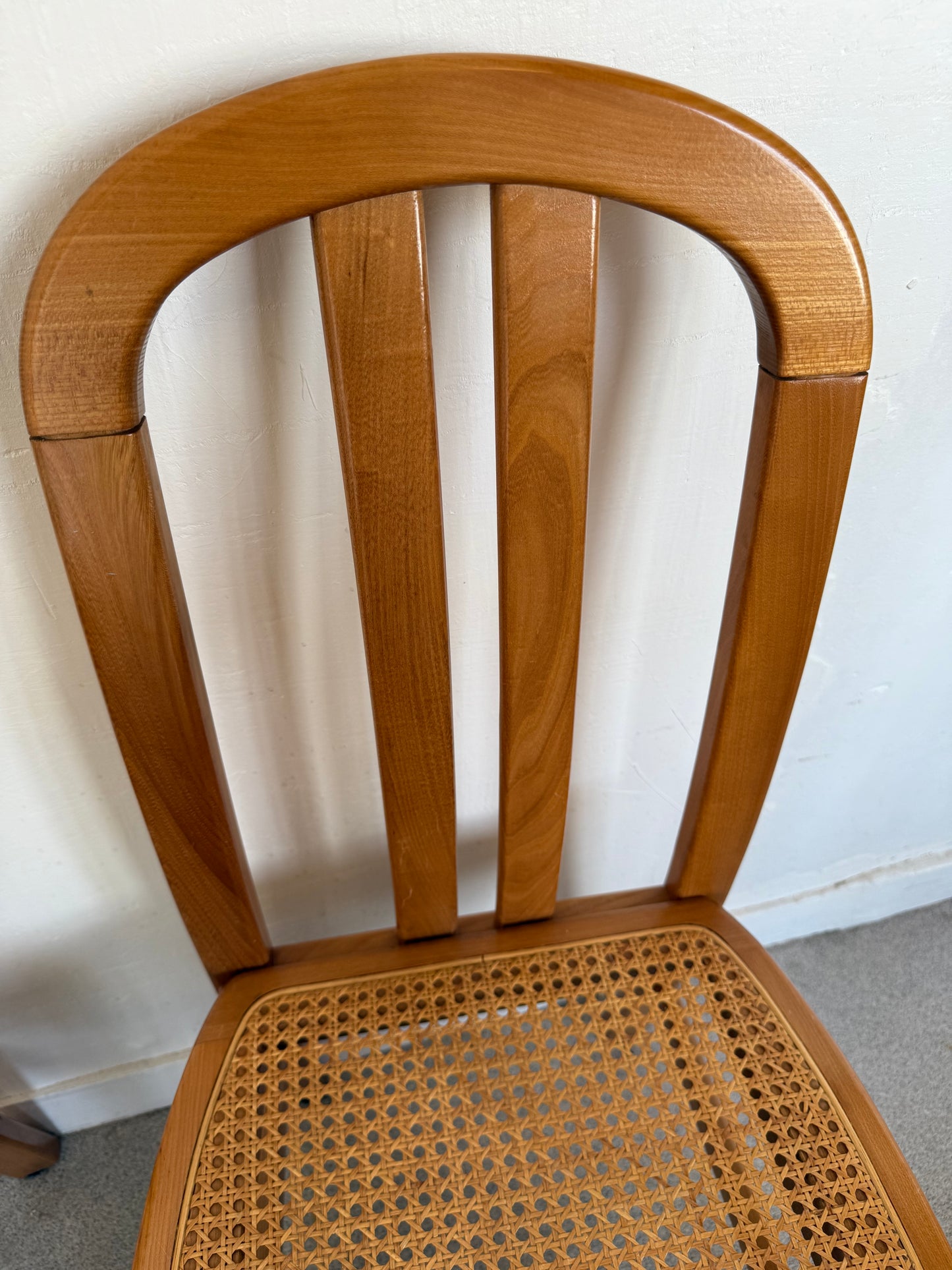 Lot de 4 chaises vintage en orme massif et cannage